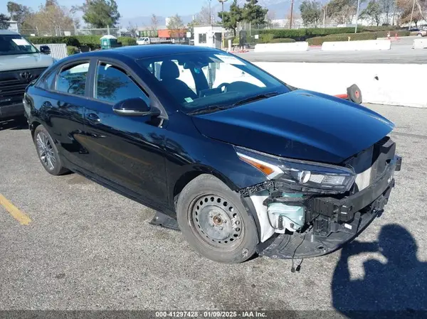 3KPF54AD9PE662424 2023 KIA FORTE - Image 1