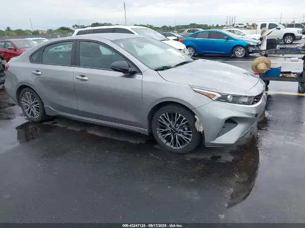 3KPF54AD9PE683919 2023 KIA FORTE - Image 1