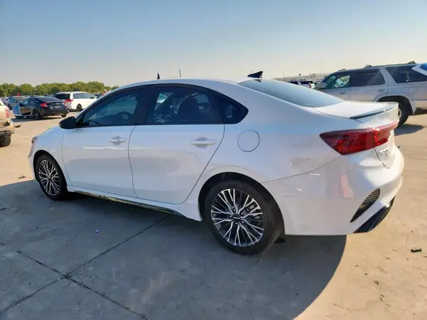 3KPF54AD9RE698875 2024 KIA FORTE - Image 2