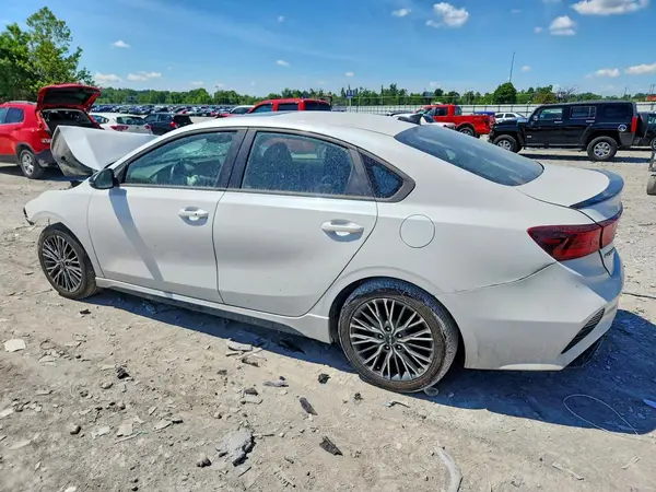 3KPF54AD9RE718235 2024 KIA FORTE - Image 2