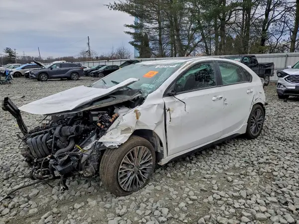 3KPF54AD9RE728182 2024 KIA FORTE - Image 1