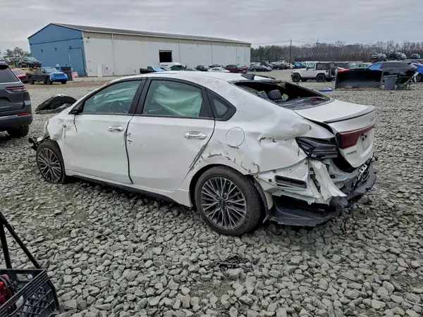 3KPF54AD9RE728182 2024 KIA FORTE - Image 2