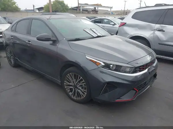 3KPF54AD9RE729669 2024 KIA FORTE - Image 1