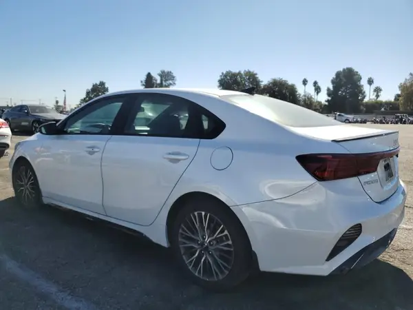 3KPF54AD9RE729736 2024 KIA FORTE - Image 2