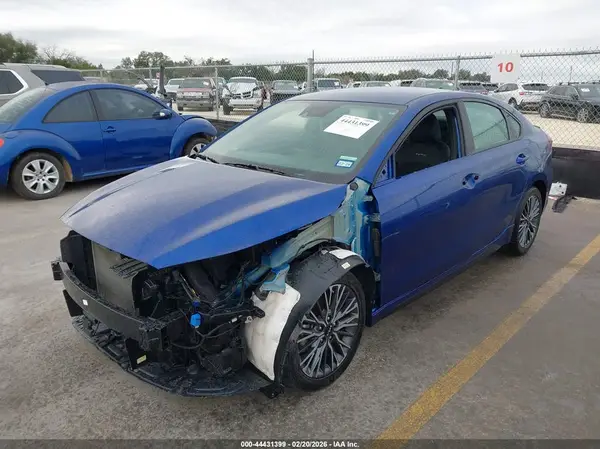 3KPF54AD9RE765734 2024 KIA FORTE - Image 2