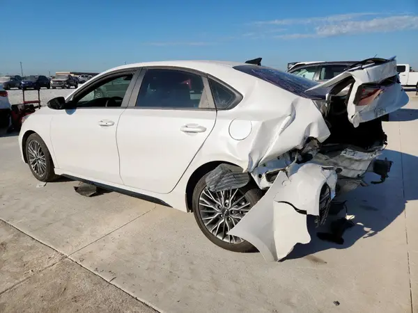 3KPF54AD9RE767743 2024 KIA FORTE - Image 2