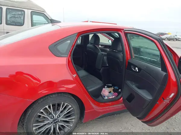 3KPF54AD9RE806427 2024 KIA FORTE - Image 8