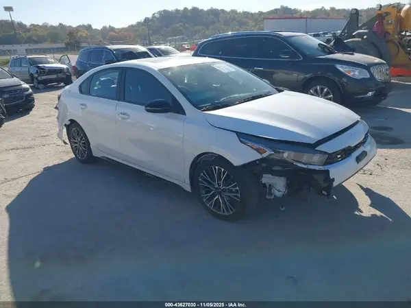 3KPF54AD9RE807125 2024 KIA FORTE - Image 1