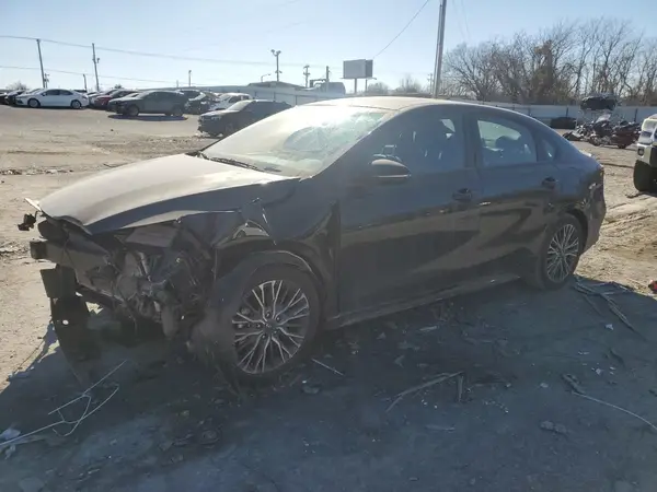 3KPF54AD9RE838374 2024 KIA FORTE - Image 1