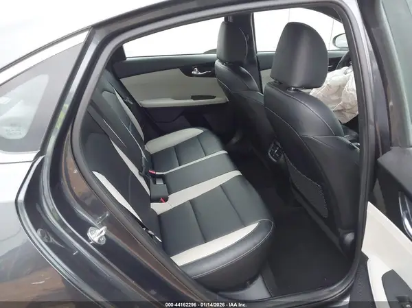 3KPF54ADXKE033618 2019 KIA FORTE - Image 8