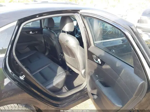 3KPF54ADXME405204 2021 KIA FORTE - Image 8