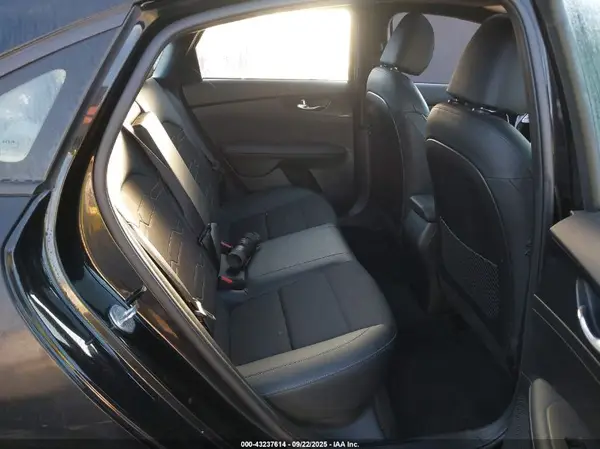 3KPF54ADXPE530871 2023 KIA FORTE - Image 8