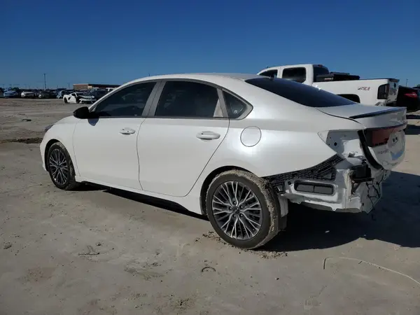 3KPF54ADXPE574384 2023 KIA FORTE - Image 2