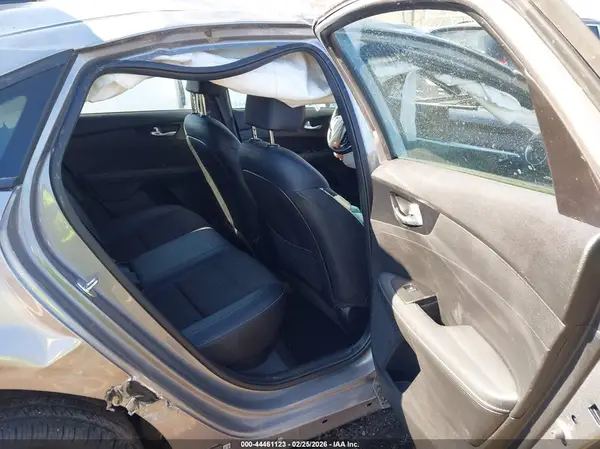 3KPF54ADXPE583828 2023 KIA FORTE - Image 8