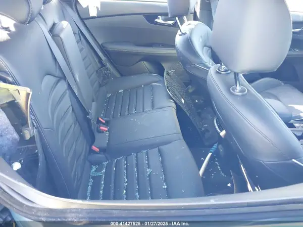 3KPF54ADXPE586115 2023 KIA FORTE - Image 8