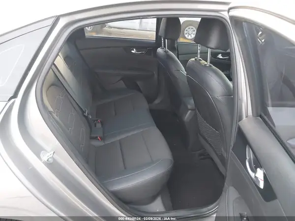 3KPF54ADXPE593081 2023 KIA FORTE - Image 8