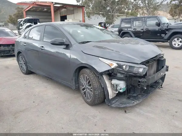 3KPF54ADXPE598362 2023 KIA FORTE - Image 1