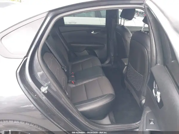 3KPF54ADXPE613202 2023 KIA FORTE - Image 8