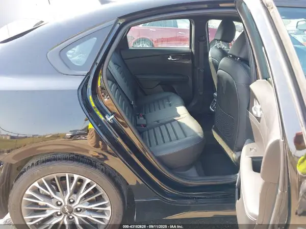 3KPF54ADXPE618660 2023 KIA FORTE - Image 8