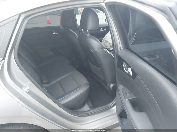 3KPF54ADXPE664876 2023 KIA FORTE - Image 8