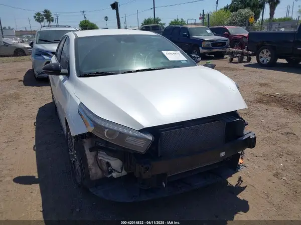 3KPF54ADXPE665963 2023 KIA FORTE - Image 1