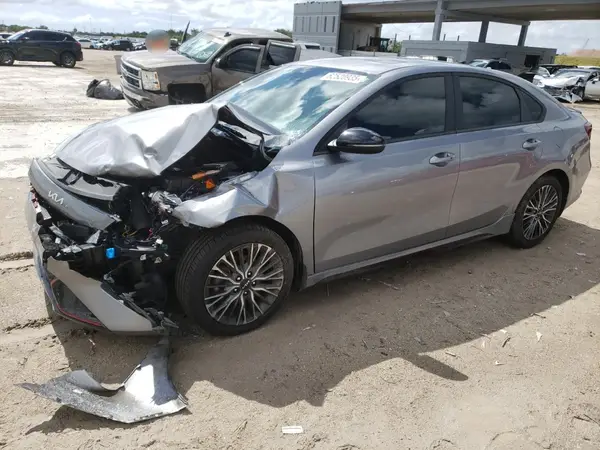3KPF54ADXRE703422 2024 KIA FORTE - Image 1