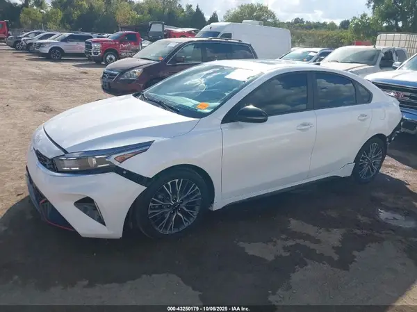 3KPF54ADXRE717823 2024 KIA FORTE - Image 2