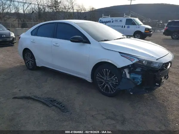 3KPF54ADXRE744651 2024 KIA FORTE - Image 1