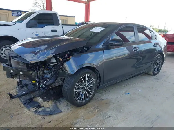 3KPF54ADXRE785586 2024 KIA FORTE - Image 2