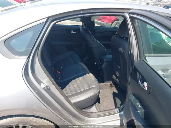 3KPF54ADXRE811085 2024 KIA FORTE - Image 8