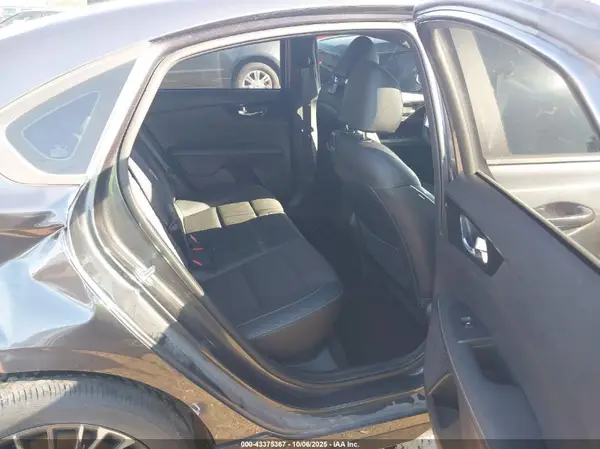 3KPF54ADXRE825083 2024 KIA FORTE - Image 8