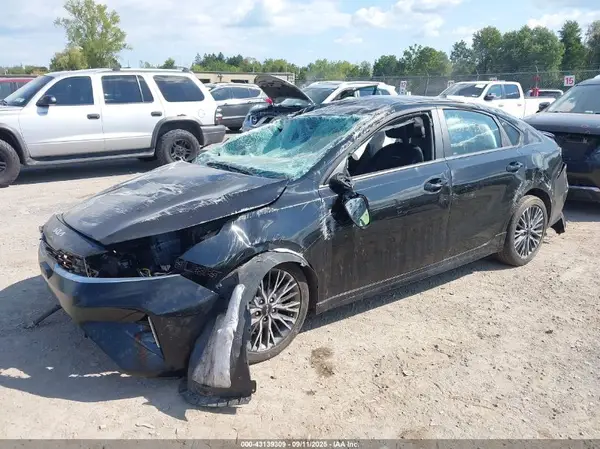 3KPF54ADXRE832437 2024 KIA FORTE - Image 2