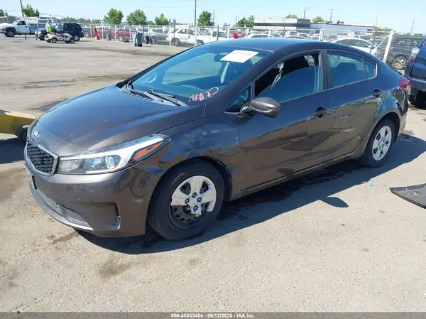 3KPFK4A70HE006147 2017 KIA FORTE - Image 2