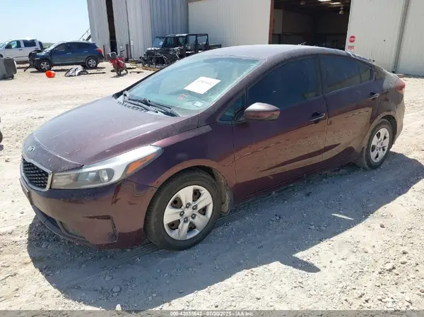 3KPFK4A70HE010814 2017 KIA FORTE - Image 2