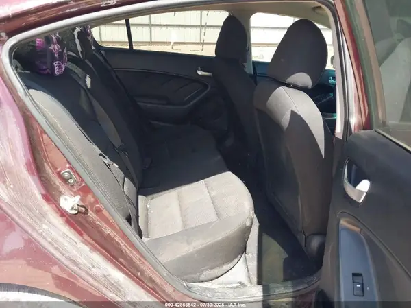 3KPFK4A70HE010814 2017 KIA FORTE - Image 8