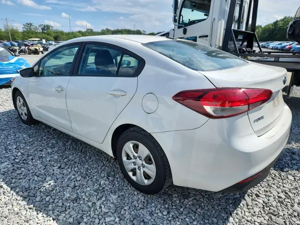 3KPFK4A70HE011896 2017 KIA FORTE - Image 2
