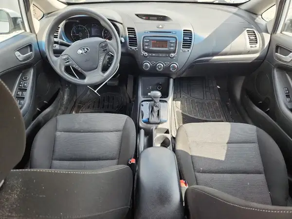 3KPFK4A70HE011896 2017 KIA FORTE - Image 8