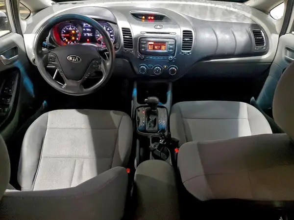 3KPFK4A70HE014474 2017 KIA FORTE - Image 8