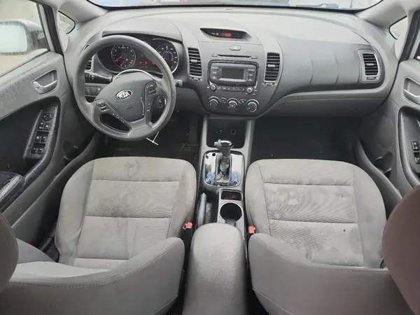 3KPFK4A70HE017648 2017 KIA FORTE - Image 8