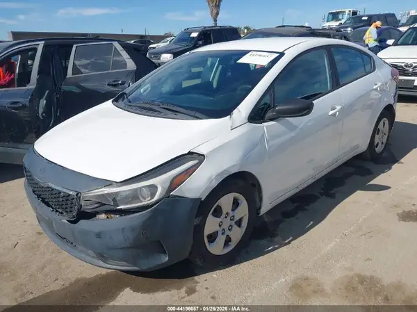 3KPFK4A70HE019738 2017 KIA FORTE - Image 2