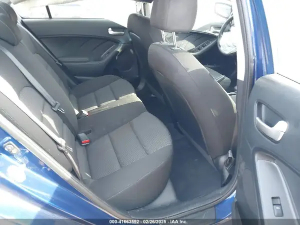 3KPFK4A70HE020811 2017 KIA FORTE - Image 8