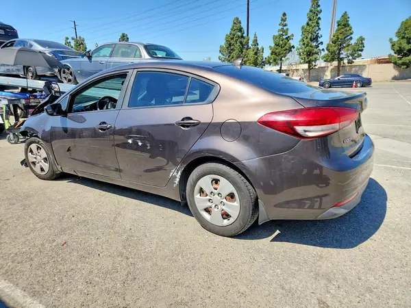 3KPFK4A70HE022008 2017 KIA FORTE - Image 2