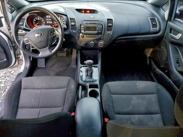 3KPFK4A70HE022123 2017 KIA FORTE - Image 8