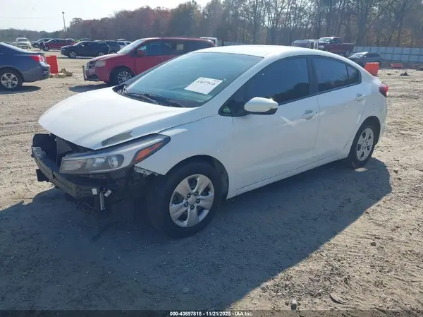3KPFK4A70HE022610 2017 KIA FORTE - Image 2