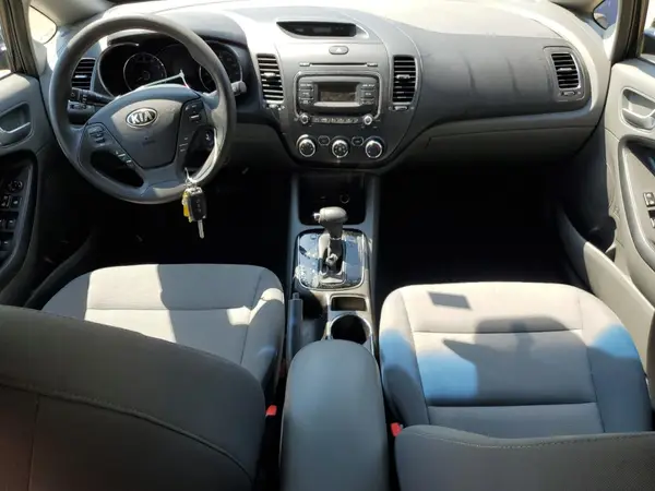 3KPFK4A70HE023921 2017 KIA FORTE - Image 8