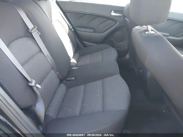 3KPFK4A70HE024910 2017 KIA FORTE - Image 8