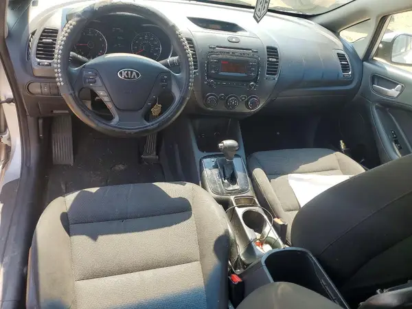3KPFK4A70HE027581 2017 KIA FORTE - Image 8