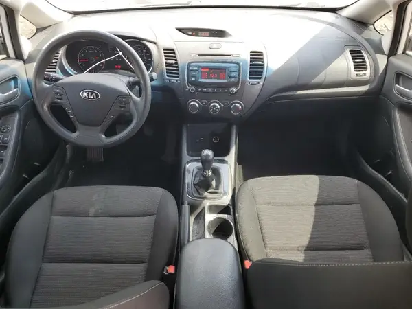 3KPFK4A70HE027922 2017 KIA FORTE - Image 8
