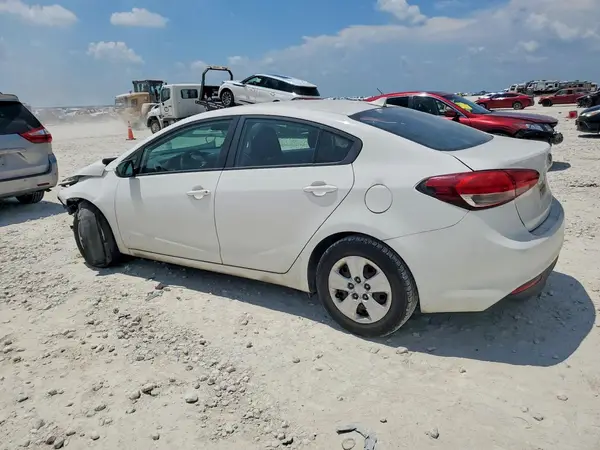 3KPFK4A70HE028407 2017 KIA FORTE - Image 2
