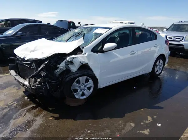 3KPFK4A70HE029198 2017 KIA FORTE - Image 2